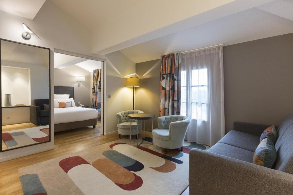 Queen Suite with Sofa Bed and River View - Non-Smoking room - Image 1