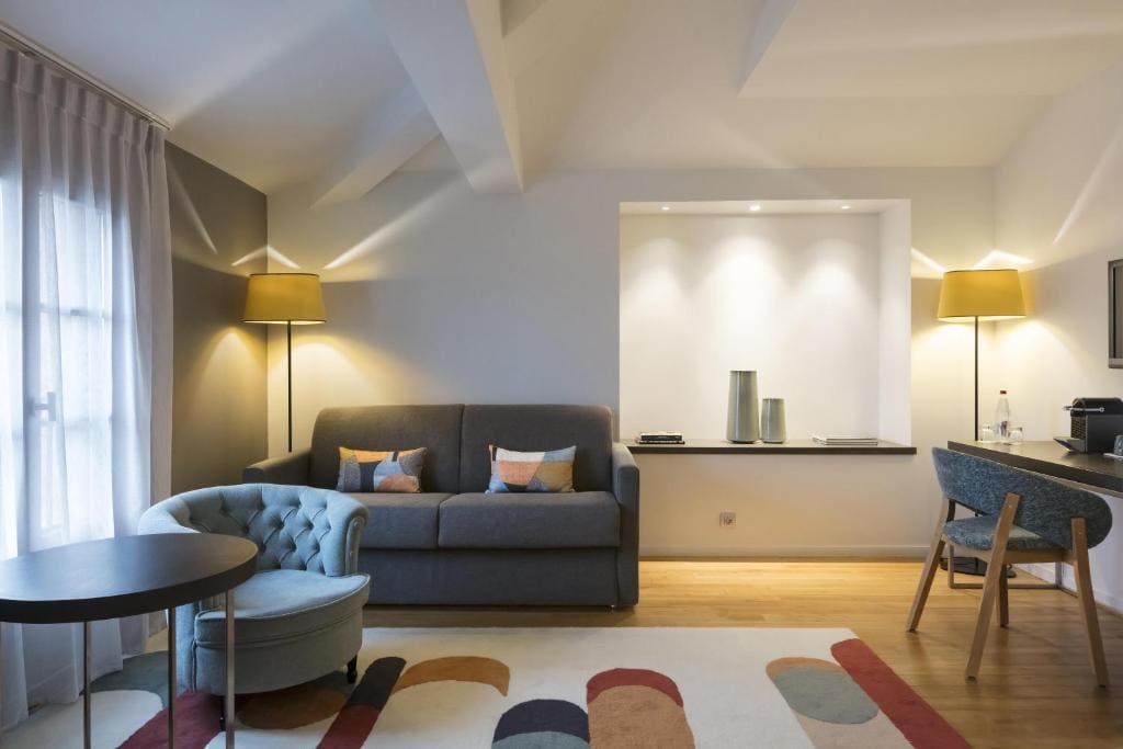 Queen Suite with Sofa Bed and River View - Non-Smoking room - Image 2
