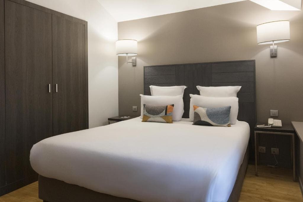 Superior Queen Room with City View - Non-Smoking room - Image 2