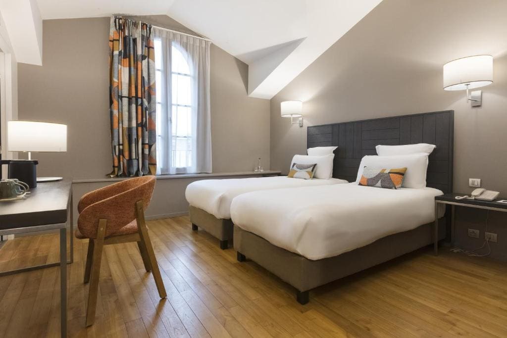 Superior Queen Room with City View - Non-Smoking room - Image 3