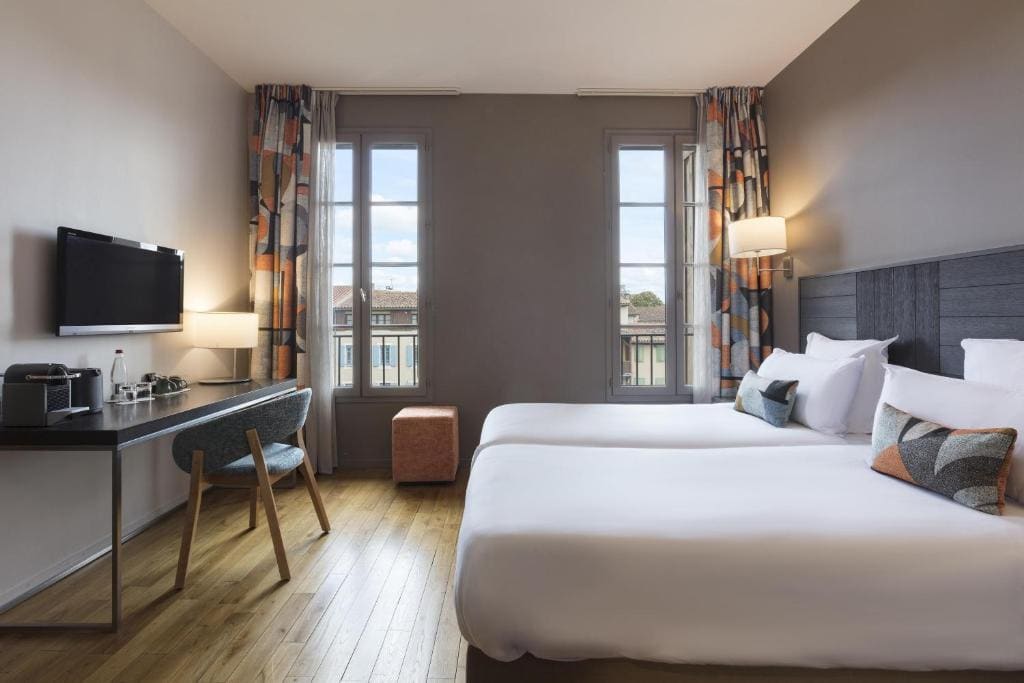 Superior Queen Room with River View - Non-Smoking room - Image 2