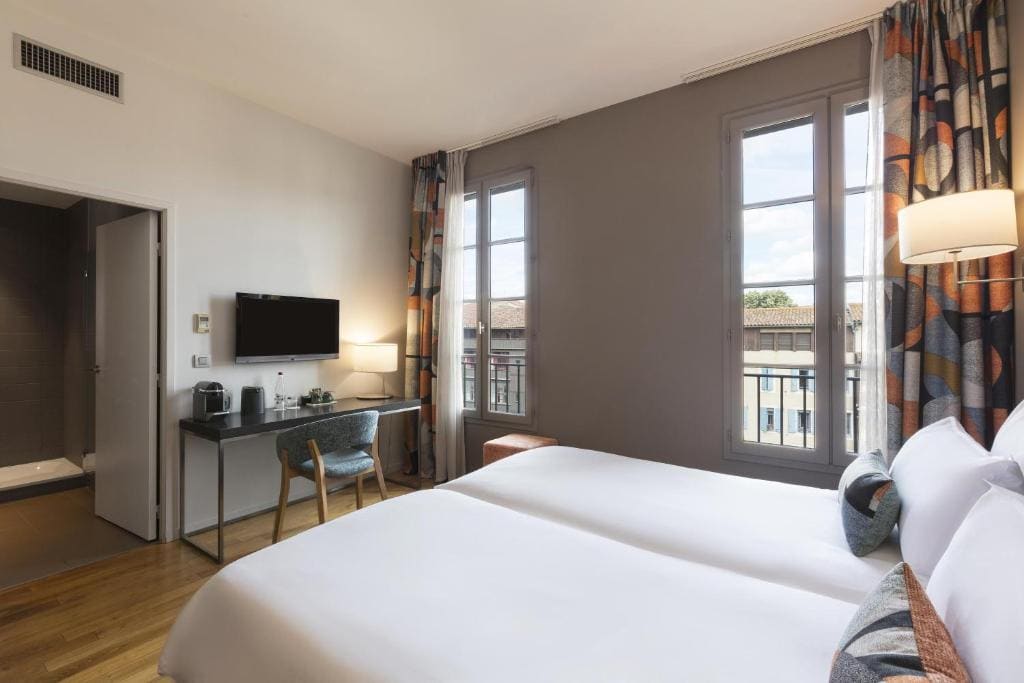 Superior Queen Room with River View - Non-Smoking room - Image 1