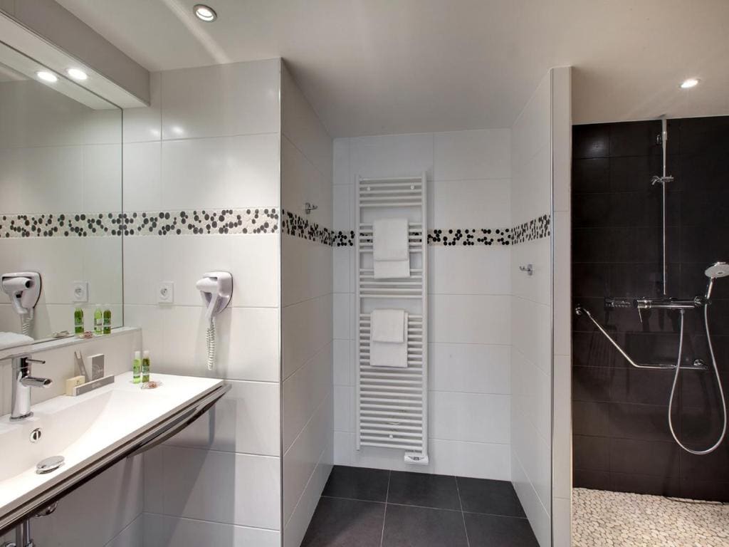 King Suite with Balcony room - Image 3