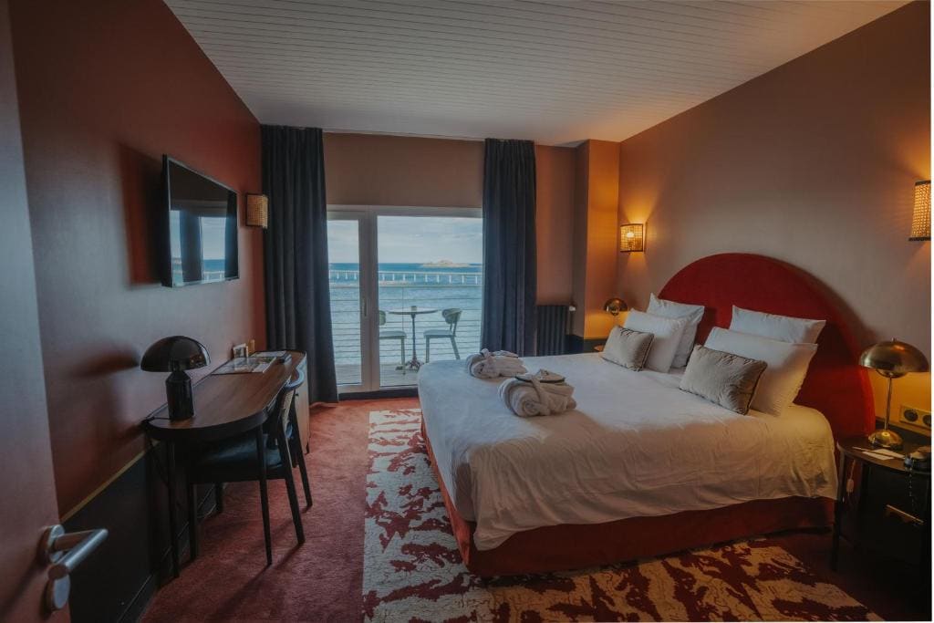 Privilège Double Room with Balcony and Sea View room - Image 2