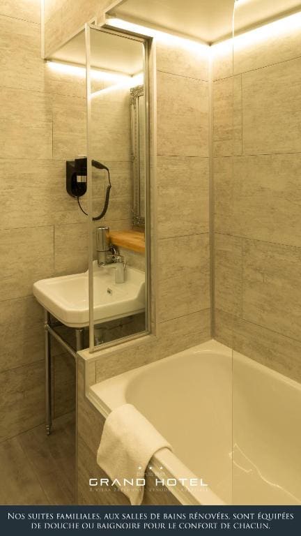 Classic Double Room with Lateral River View room - Image 2
