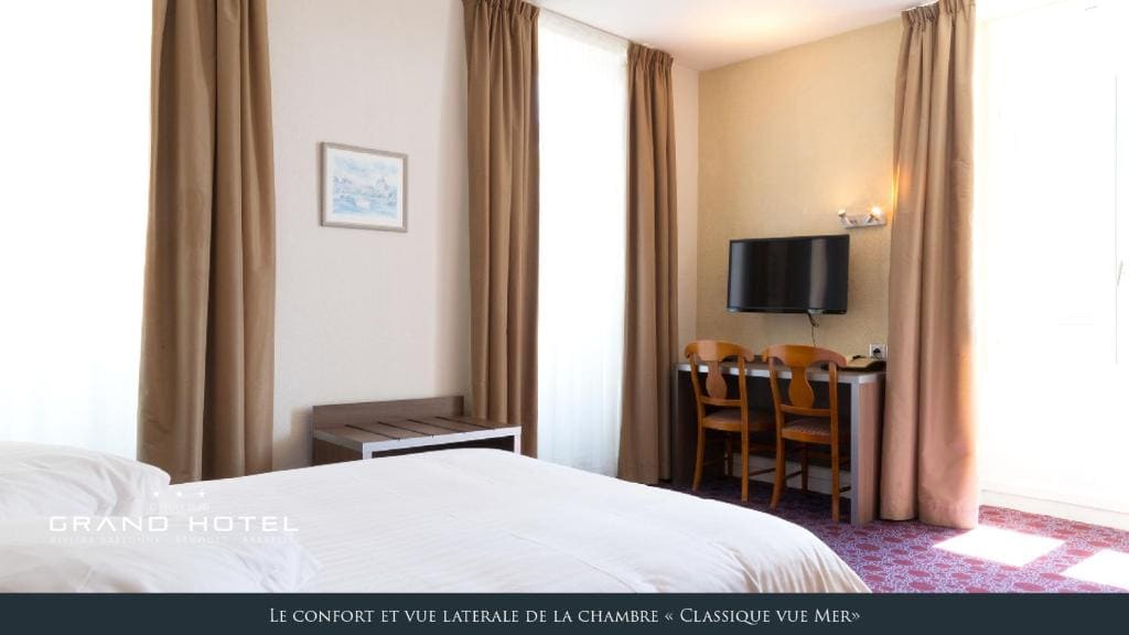 Classic Double Room with Lateral River View room - Image 1