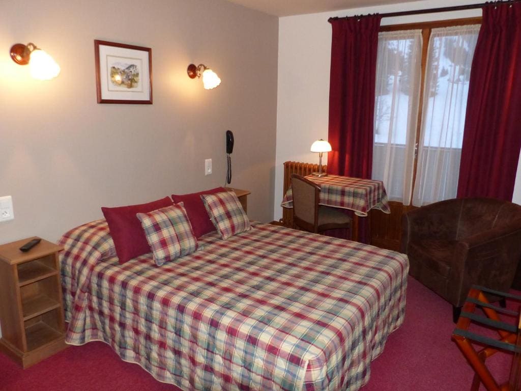 Double Room South Balcony with Mountain View room - Image 3