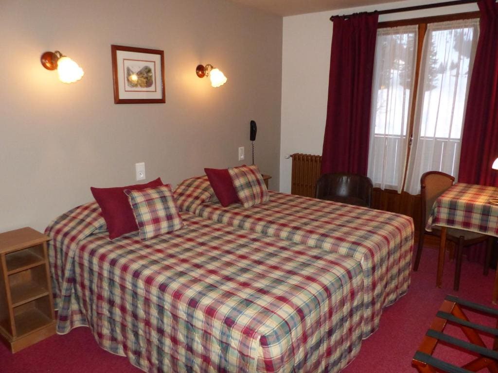Twin Room South Balcony with Mountain View room - Image 1