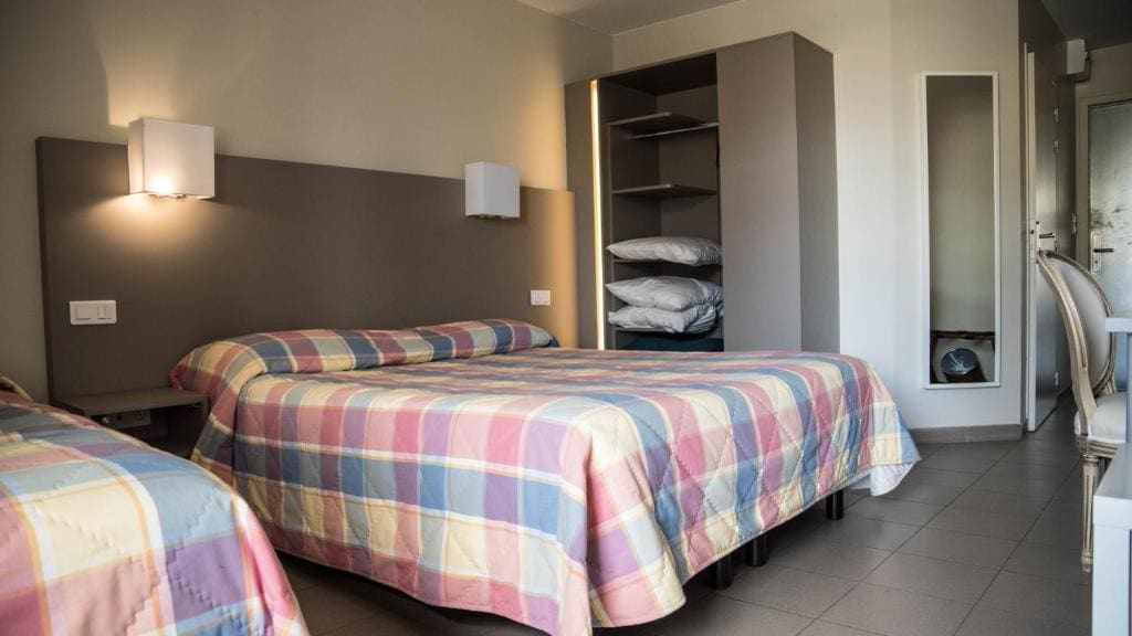 Deluxe Triple Room room - Image 1
