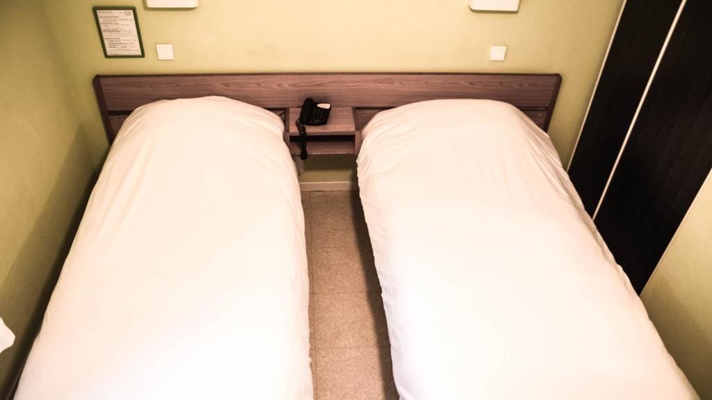 Economy Triple Room room - Image 2