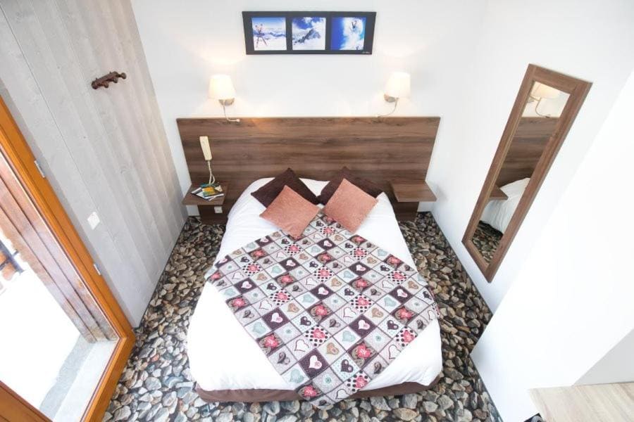 Classic Double/Twin Room with Access to the Panoramic Sauna and Nordic Bath room - Image 1