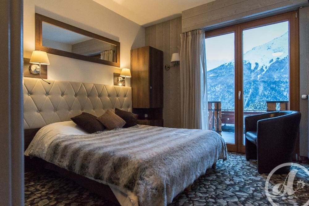 Superior Double/Twin Room with Access to the Panoramic Sauna and Nordic Bath room - Image 3