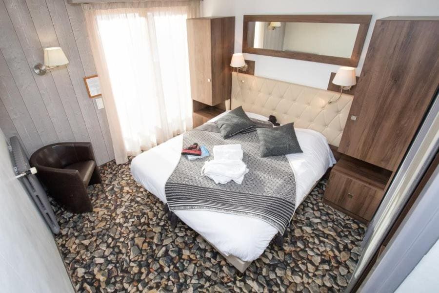Superior Double/Twin Room with Access to the Panoramic Sauna and Nordic Bath room - Image 2