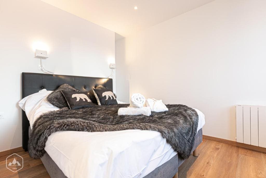 Two-Bedroom Apartment with Access to the Panoramic Sauna and Nordic Bath room - Image 1