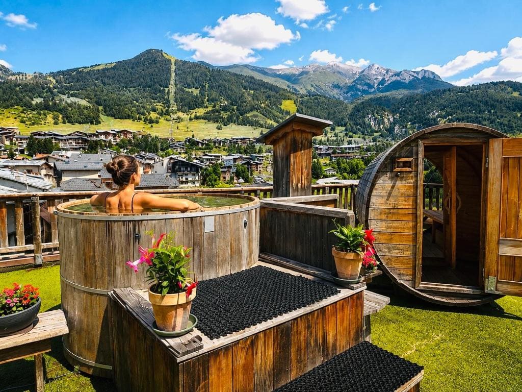 Two-Bedroom Apartment with Access to the Panoramic Sauna and Nordic Bath room - Image 2