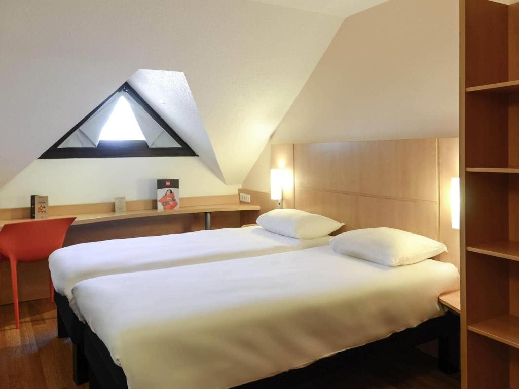 Standard Twin Room room - Image 1