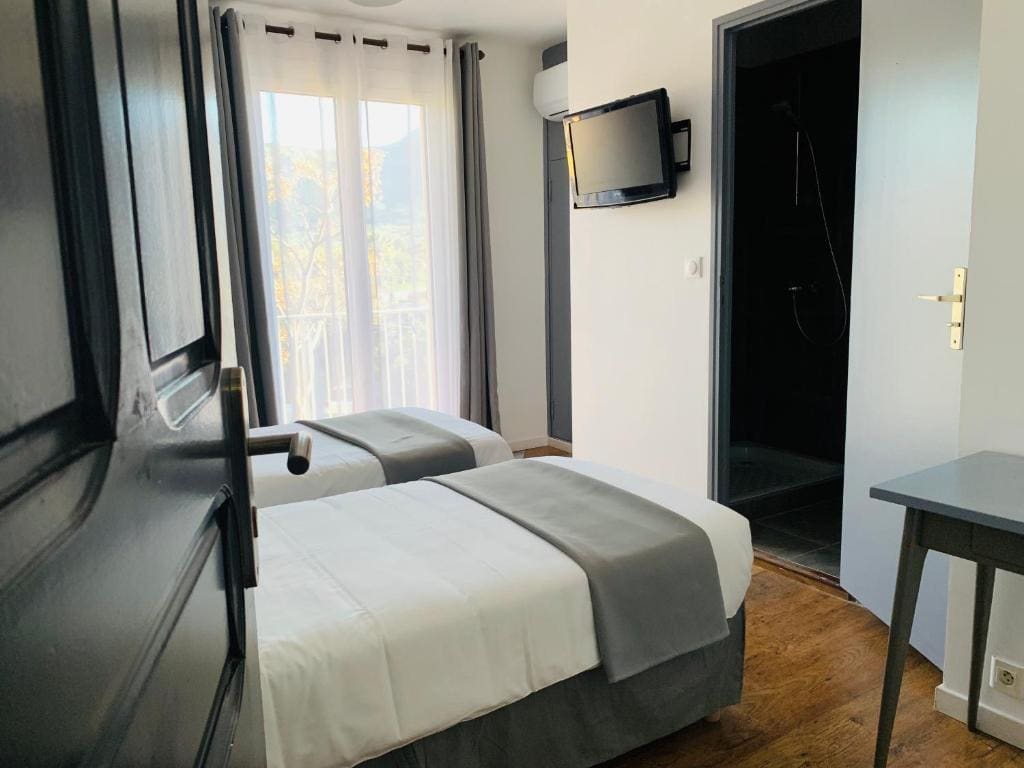 Standard Twin Room room - Image 2