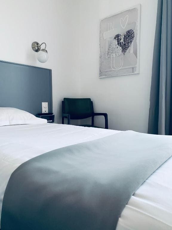 Standard Twin Room room - Image 1