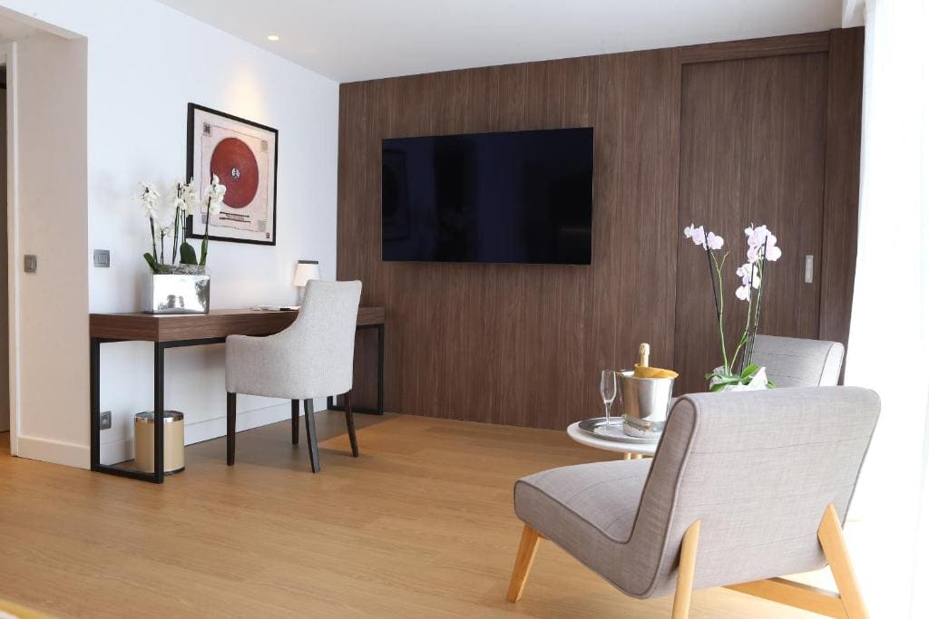 Junior Suite with City View room - Image 2