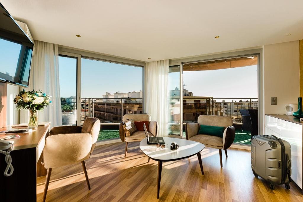 Suite with Sea View room - Image 3
