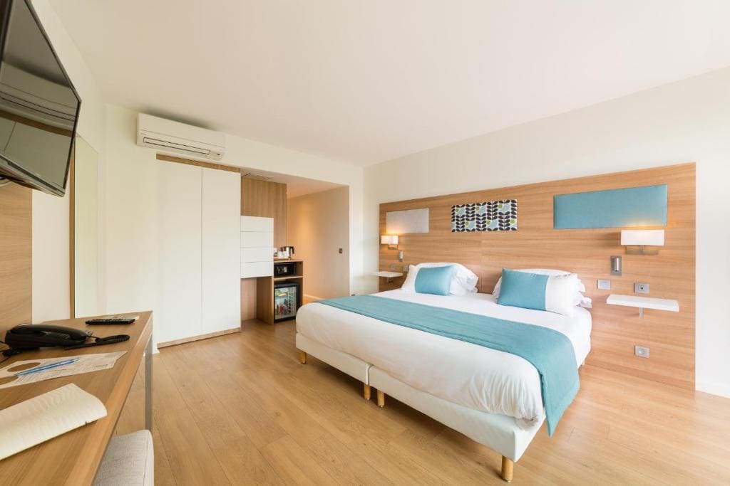 Superior Room room - Image 3
