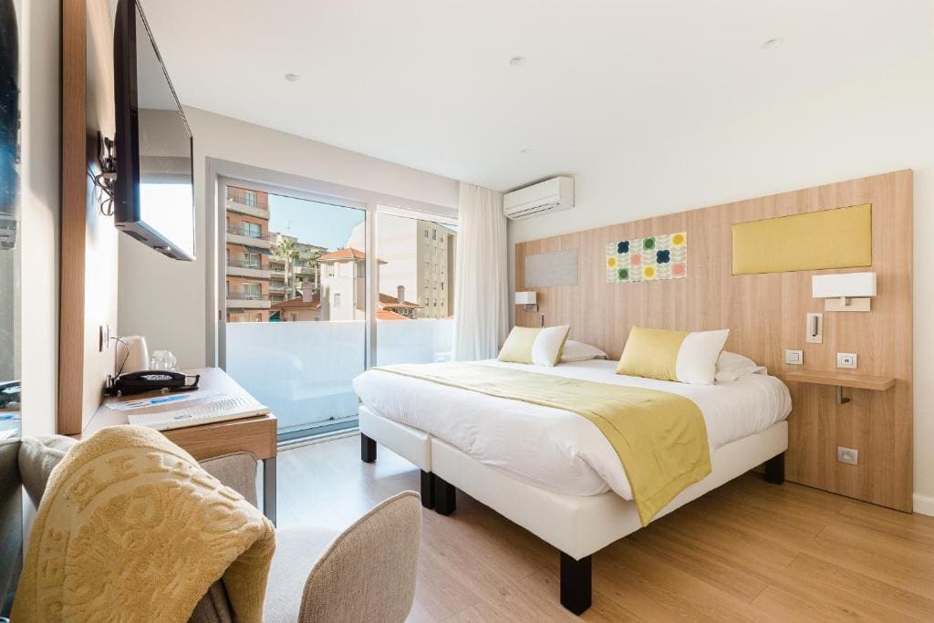 Superior Triple Room room - Image 2