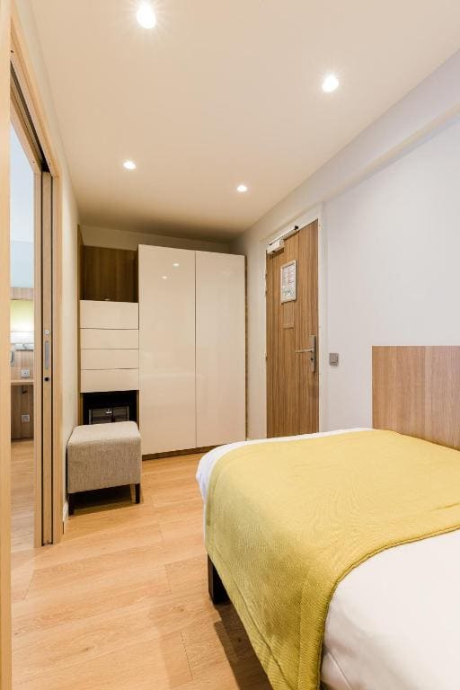 Superior Triple Room room - Image 1