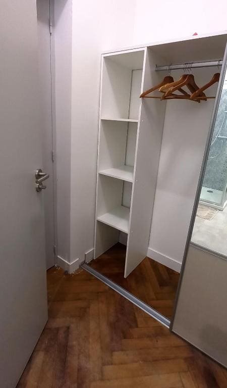 Room room - Image 1