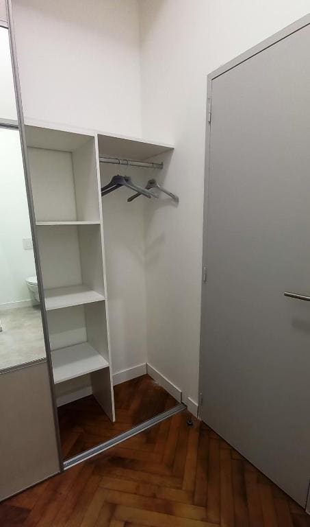 Room room - Image 2