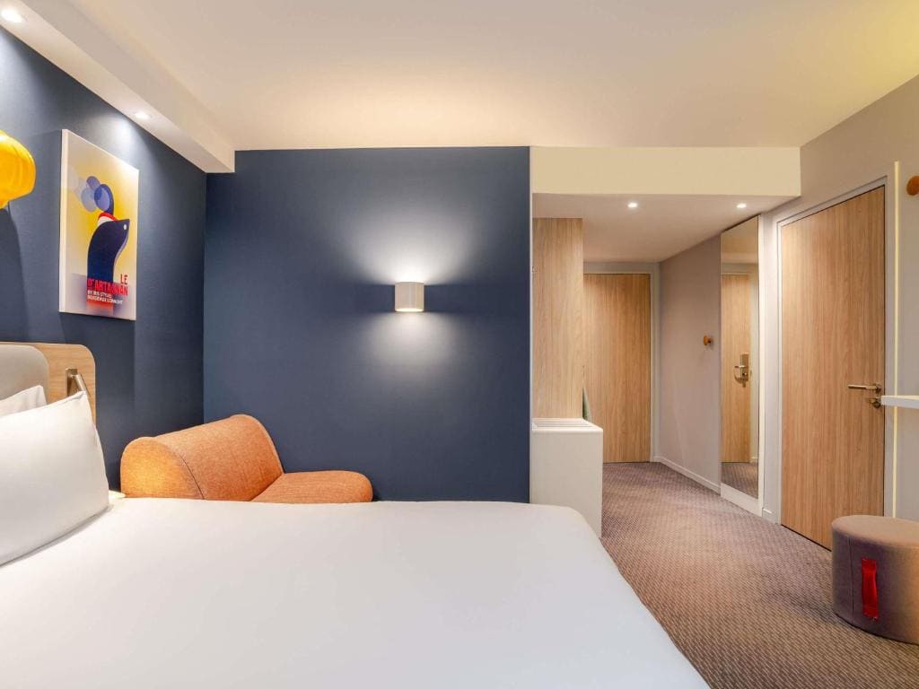 Superior Room with Double bed and a single Sofa Bed room - Image 2