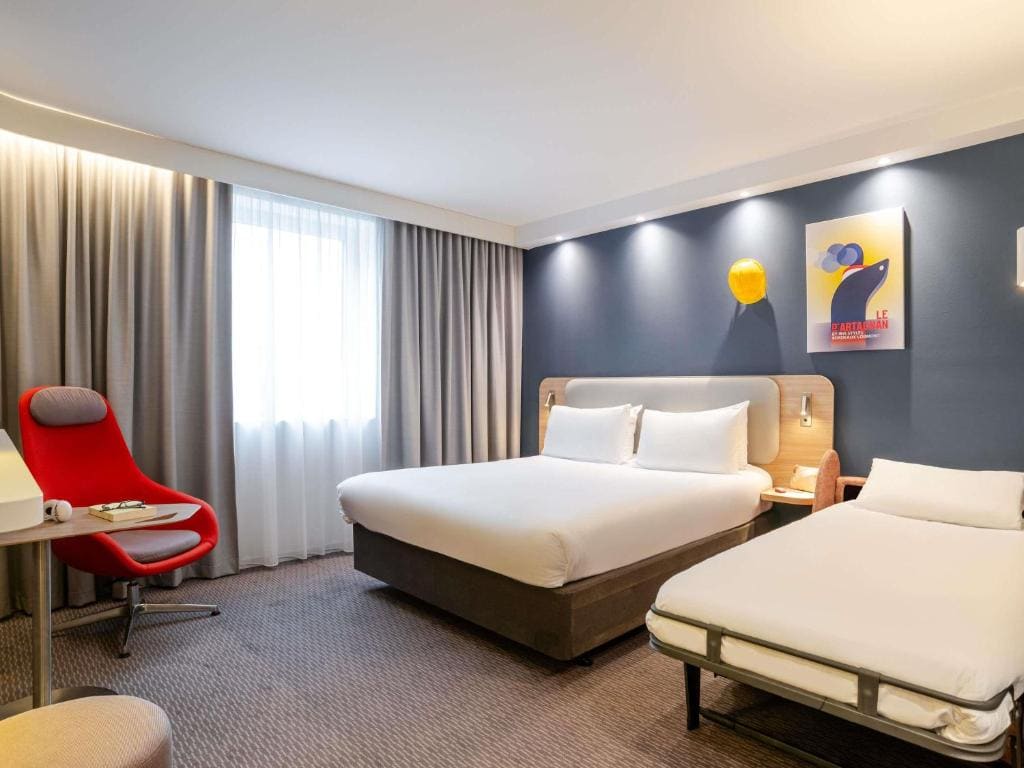 Superior Room with Double bed and a single Sofa Bed room - Image 3