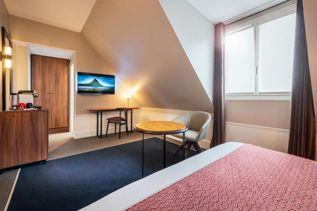 Premium Queen Room with Minifridge room - Image 1