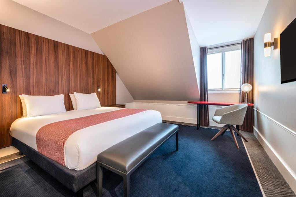 King Suite with Sofa Bed and City View room - Image 2