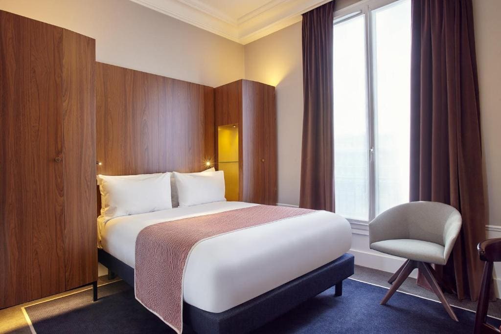 Standard Queen Room with Minifridge room - Image 1