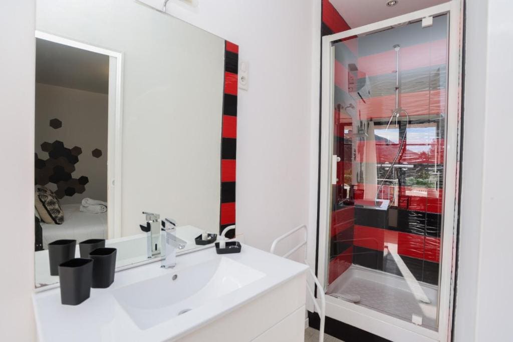 Double Room with Balcony room - Image 2