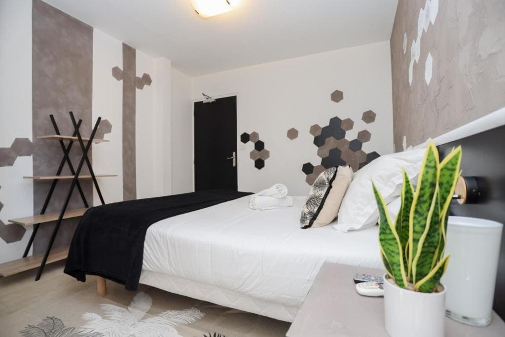 Double Room with Balcony room - Image 3