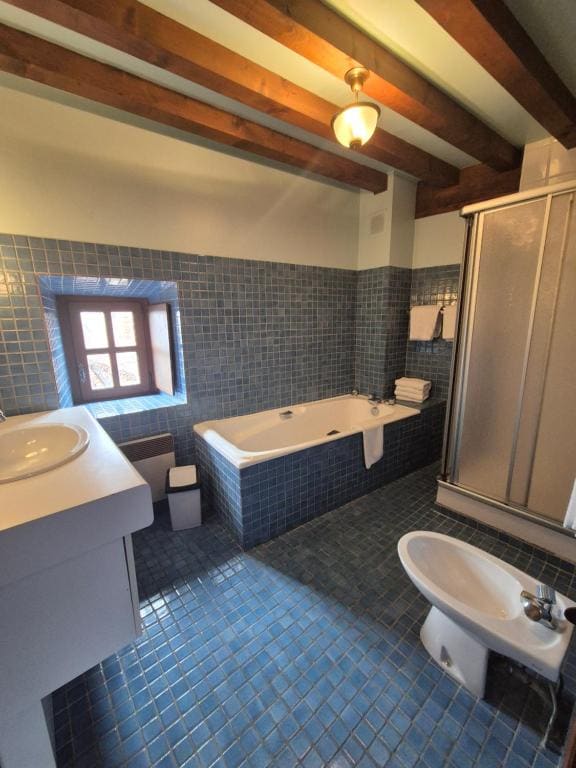 Standard Family Room room - Image 2