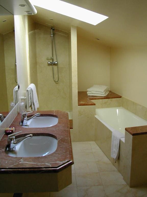 Superior Family Room room - Image 1