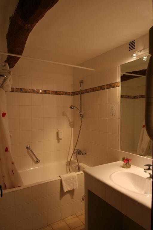 Superior Double Room with Bath room - Image 3