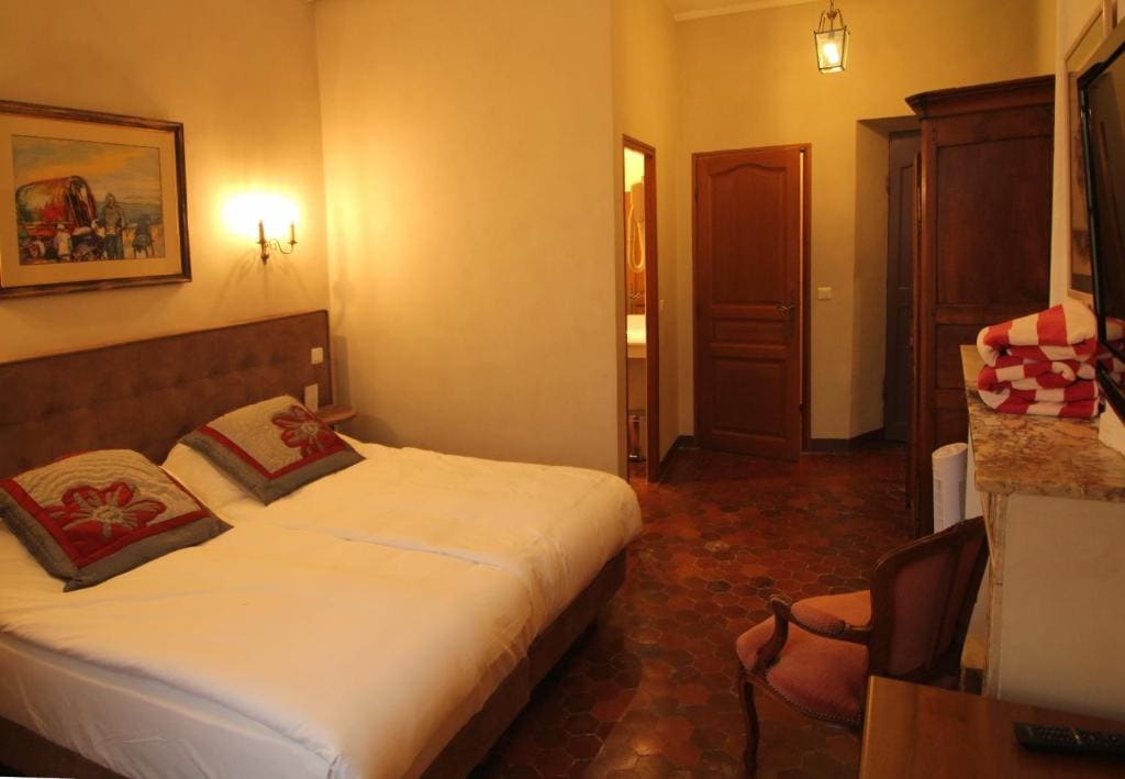 Superior Double Room with Bath room - Image 2