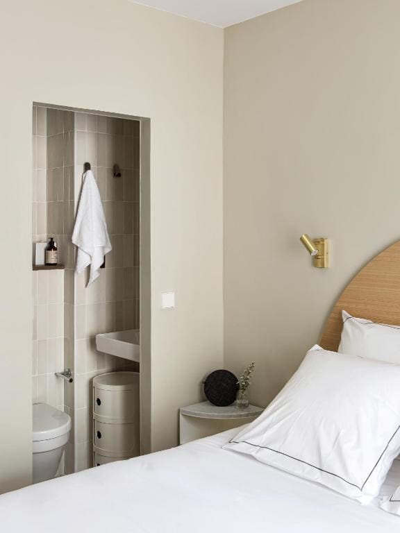 Standard Double Room - La bonne Amie room - Image 3