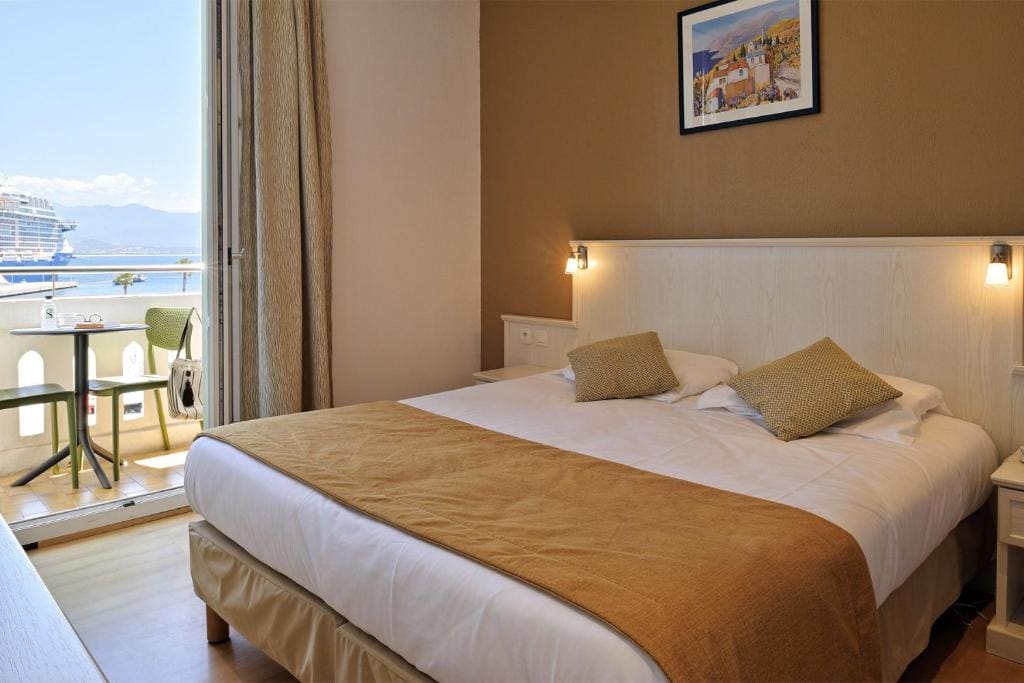 Double Room with Balcony and Sea View room - Image 2