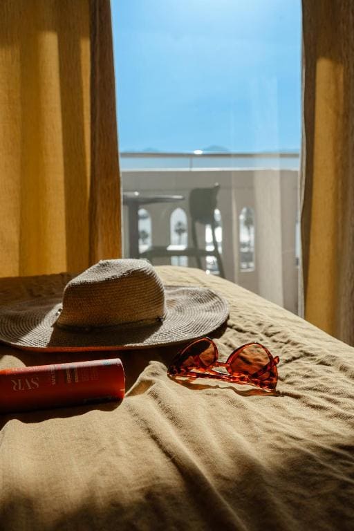 Double Room with Balcony and Sea View room - Image 3