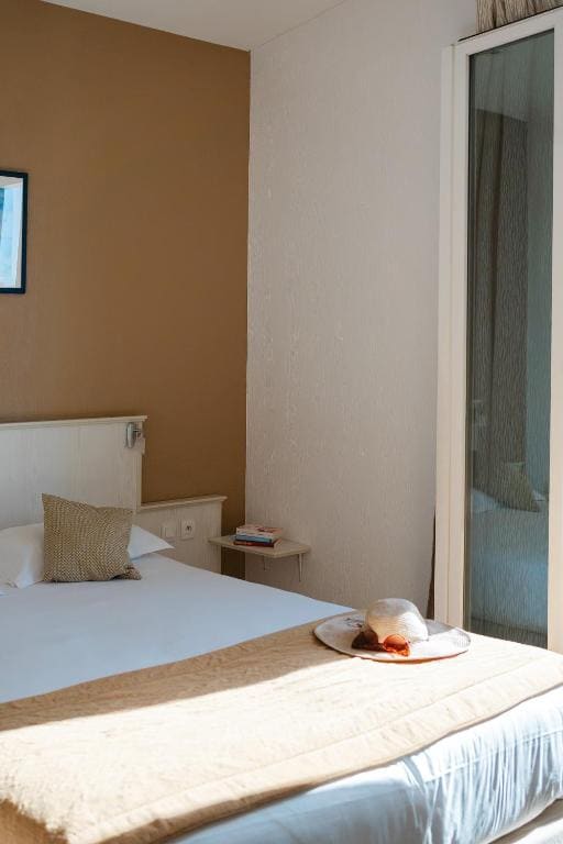 Double Room with Sea View room - Image 1