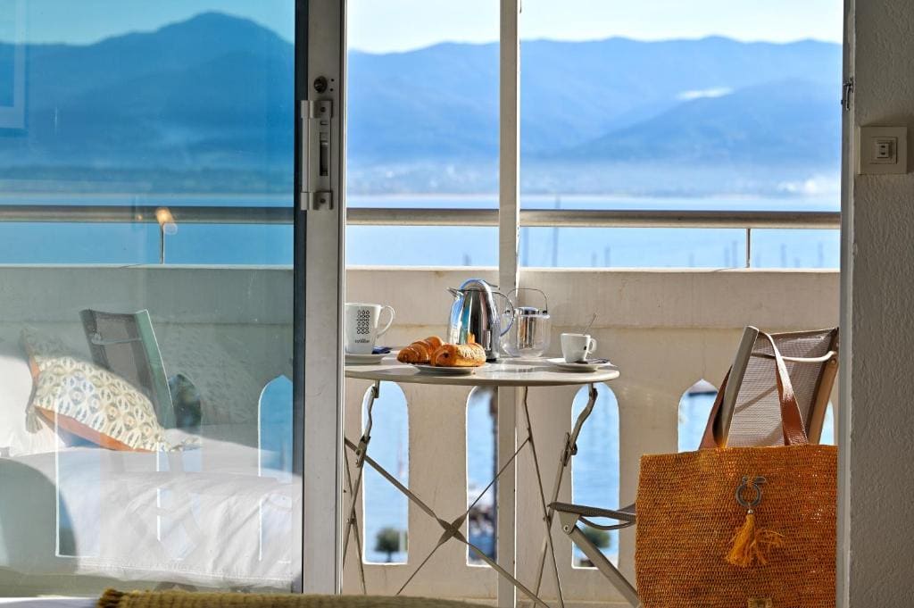 Double Room with Terrace and sea view - upper floor room - Image 1