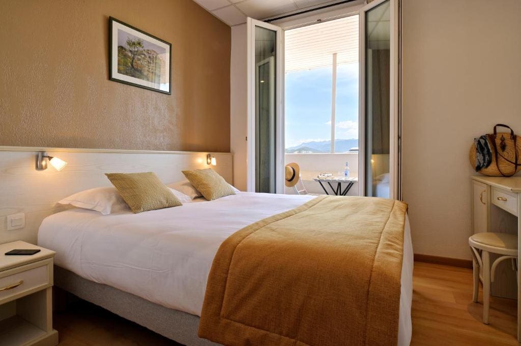 Double Room with Terrace and sea view room - Image 2