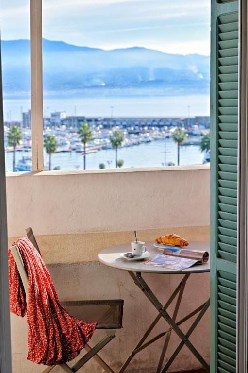 Suite with Sea View room - Image 3