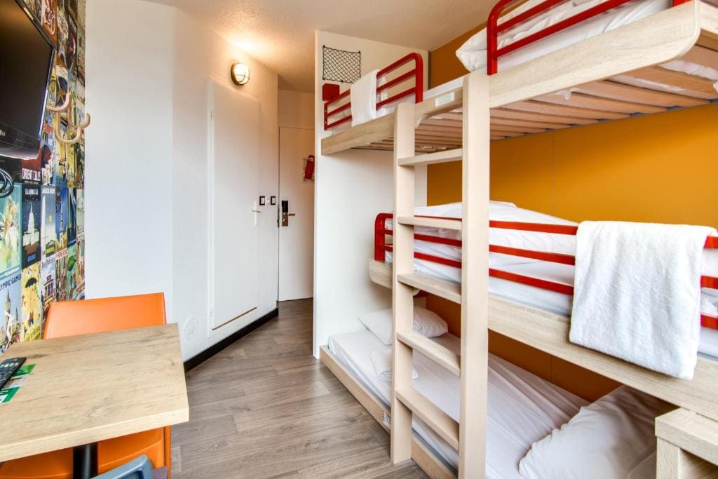 Cabrio Triple Room with Bathroom room - Image 1