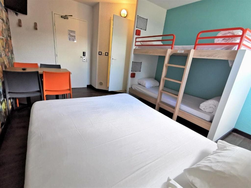 Cabrio Family Room with Bathroom room - Image 1