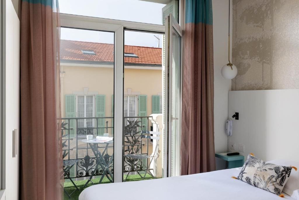 Deluxe Double Room with Balcony room - Image 1